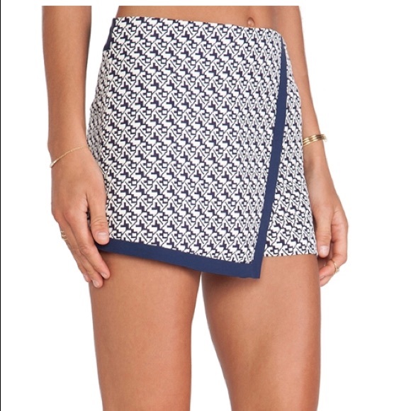 Blaque Label Pants - MINI SKIRT IN NAVY
BLAQUE LABEL